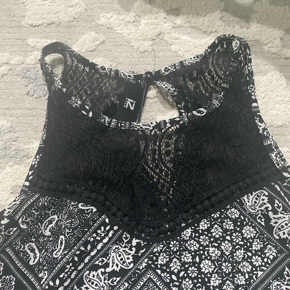 Iz Byer tank top black and white print sleeveless top with lace yoke size S EUC - Picture 5 of 7